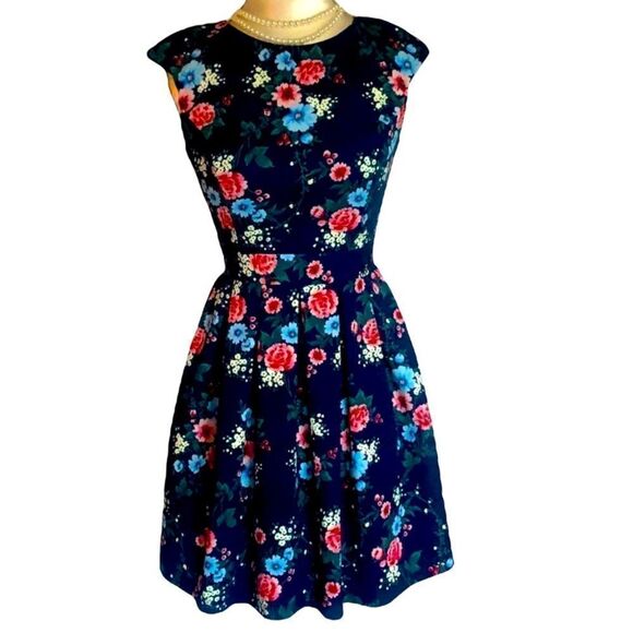 Emeral Sundae Floral cocktail dress. - Picture 8 of 8